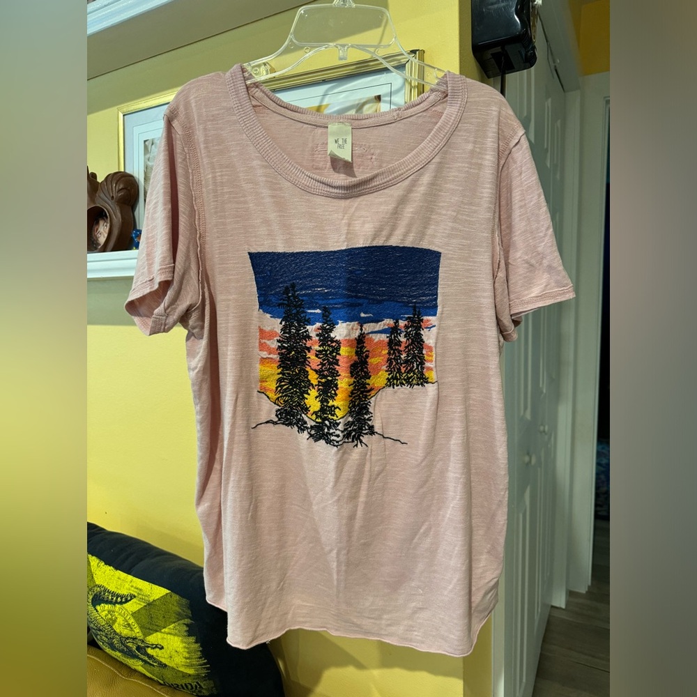 🌸⛰️ RARE Free People We the Free Embroidered Mountain T-Shirt Size Medium ⛰️❤️
